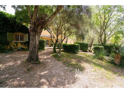 Maison - 204 m² - 7 pièces