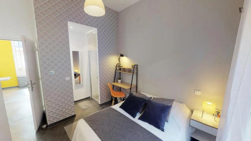 Chambre - 12 m² - 5 pièces