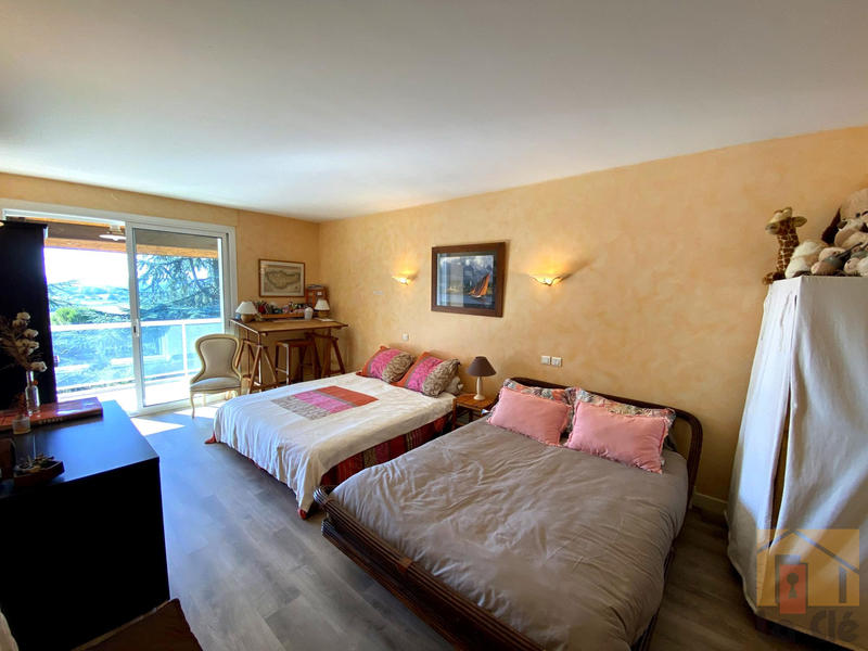 Maison - 455 m² - 9 pièces