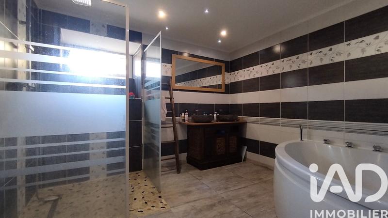 Maison - 222 m² - 7 pièces