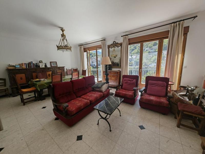 Maison - 250 m² - 10 pièces