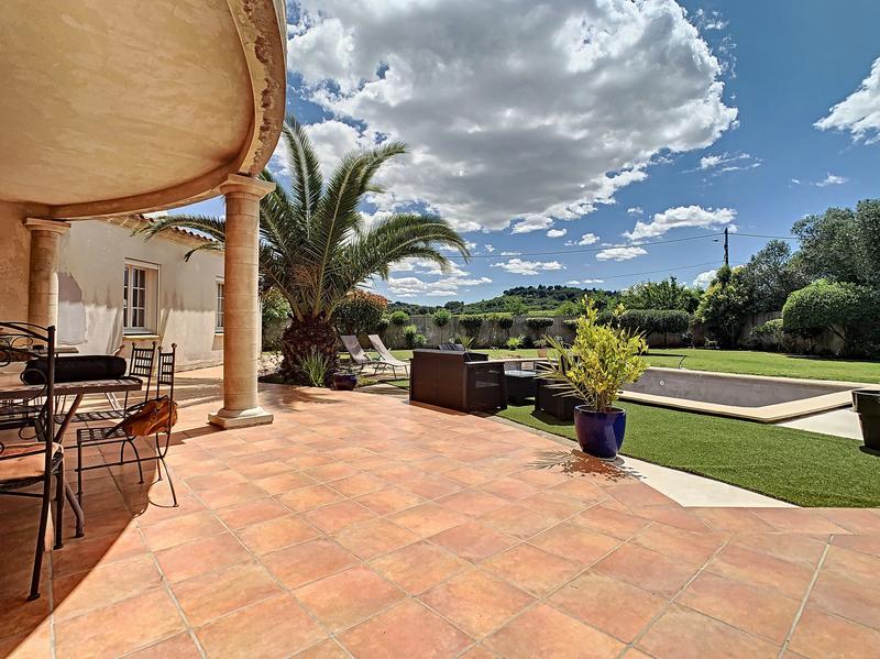 Villa - 184 m² - 6 pièces