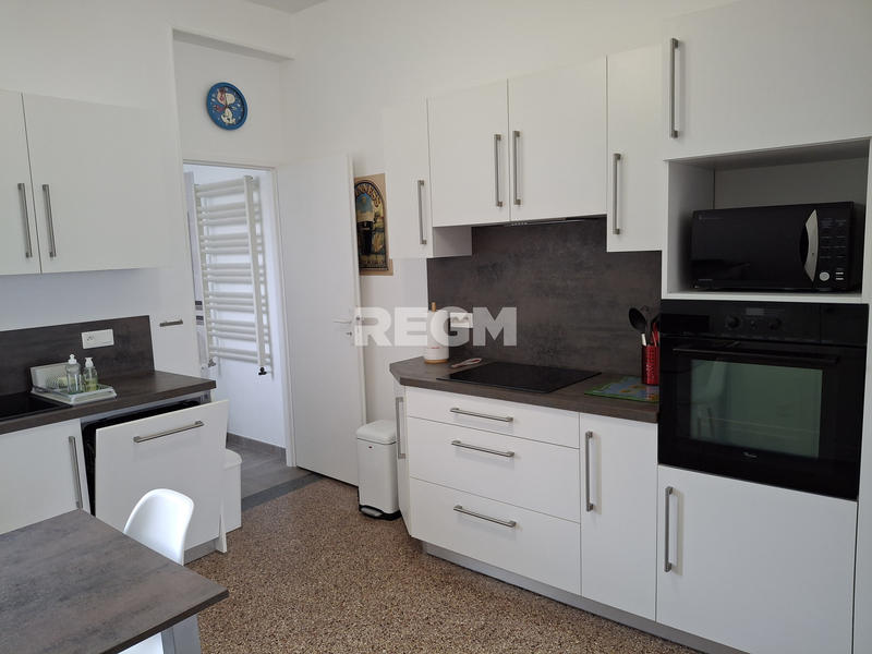 Maison - 230 m² - 9 pièces