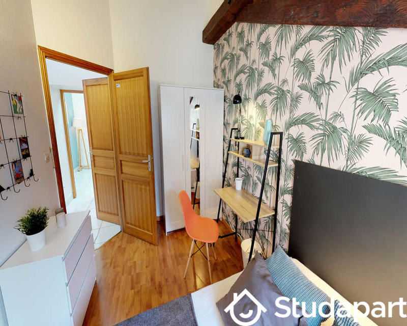 Chambre - 130 m² - 1 pièce