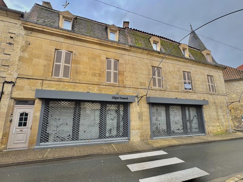 Maison traditionnelle - 250 m² - 8 pièces