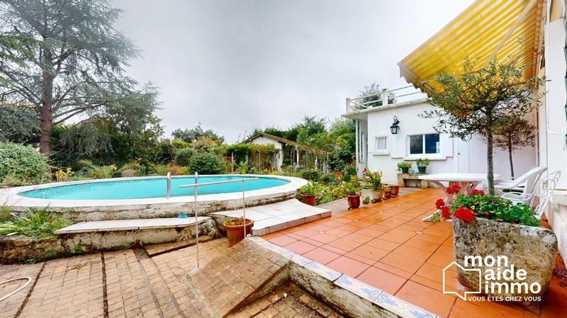 Maison - 266 m² - 7 pièces