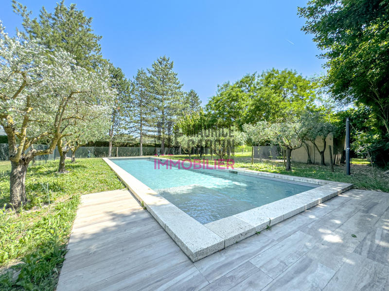 Maison - 227 m² - 8 pièces