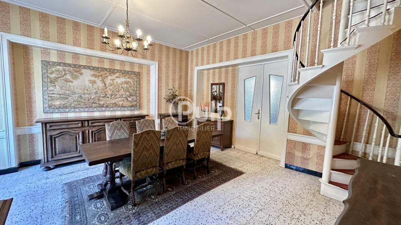 Maison de ville - 121 m² - 9 pièces