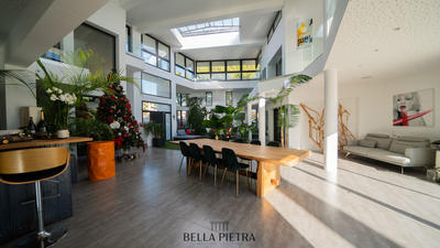 Maison - 800 m² - 14 pièces