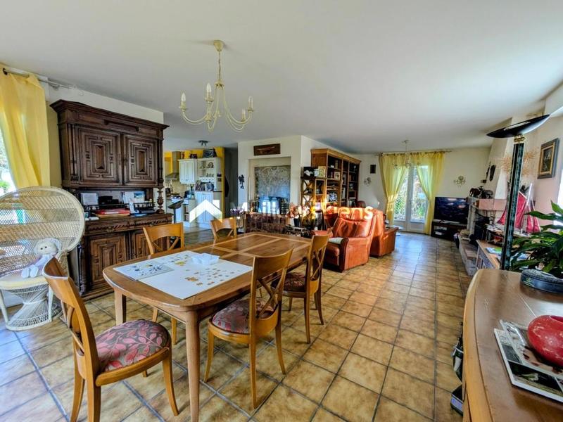 Maison - 140 m² - 6 pièces