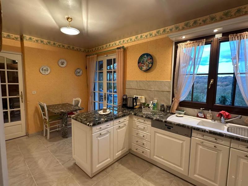 Maison - 225 m² - 6 pièces