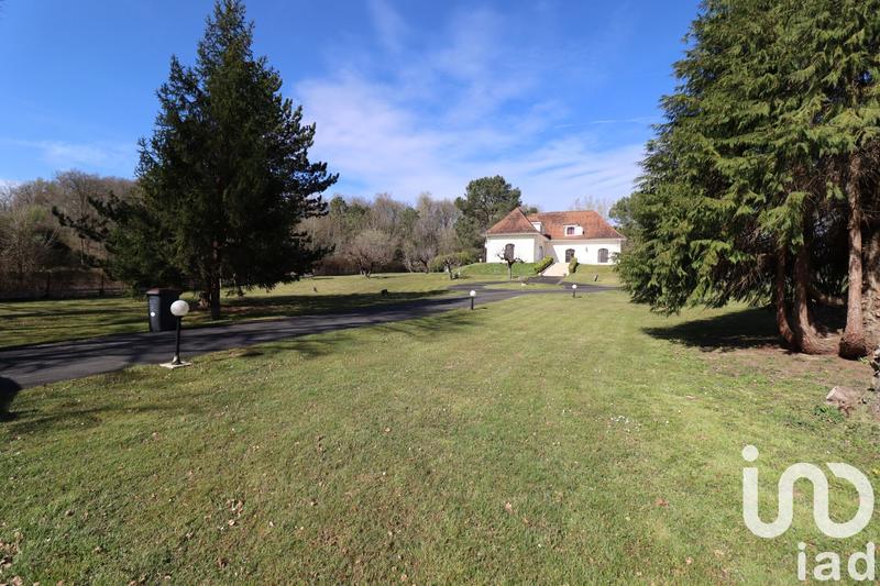 Maison - 240 m² - 6 pièces