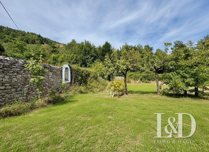 Maison ancienne - 1 490 m² - 40 pièces