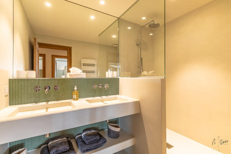 Maison - 312 m² - 8 pièces