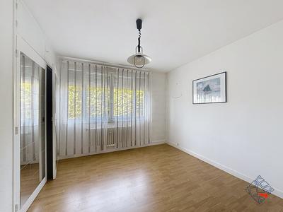 Appartement - 93 m² - 6 pièces