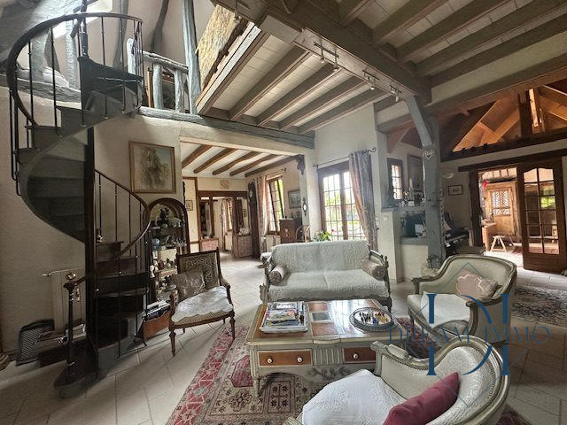 Maison ancienne - 240 m² - 10 pièces