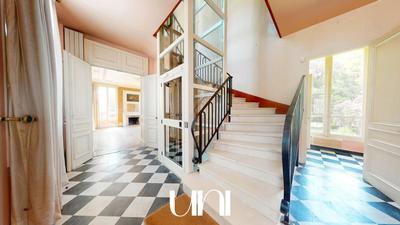 Maison - 427 m² - 14 pièces