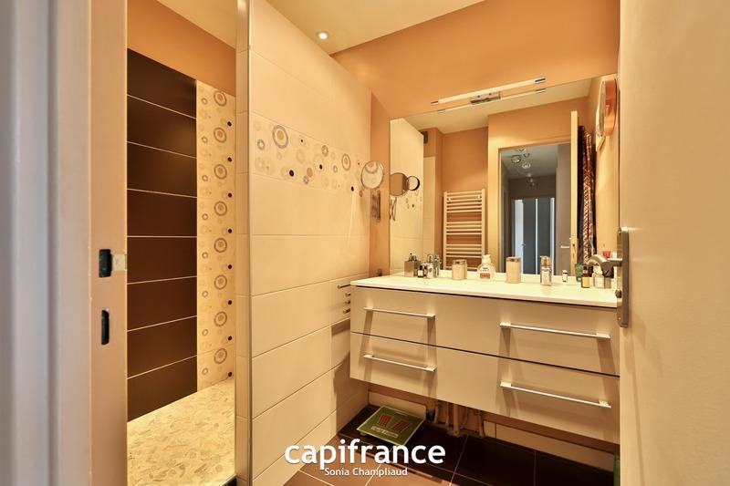 Appartement - 121 m² - 6 pièces