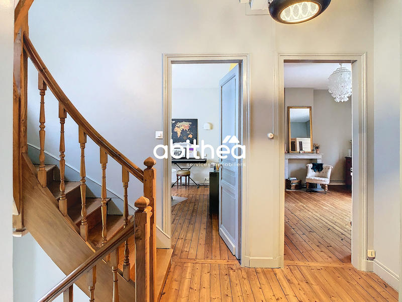 Maison - 330 m² - 11 pièces