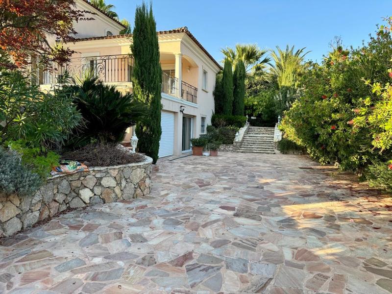 Villa - 204 m² - 5 pièces