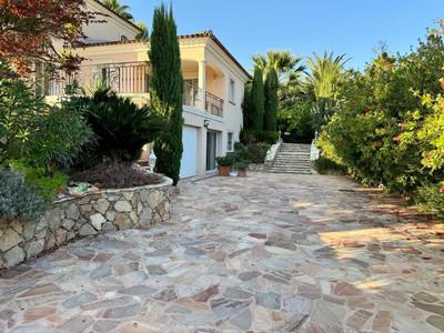 Villa - 204 m² - 5 pièces