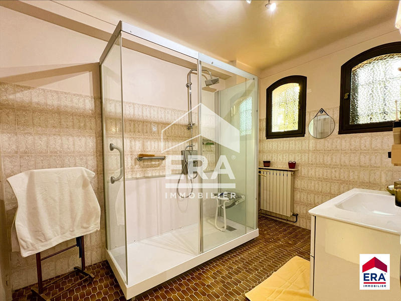 Maison - 222 m² - 6 pièces