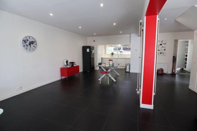 Maison - 230 m² - 8 pièces