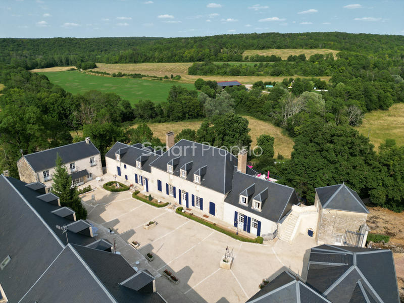 Propriété - 882 m² - 49 pièces