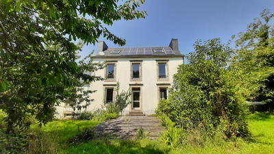 Maison - 260 m² - 10 pièces