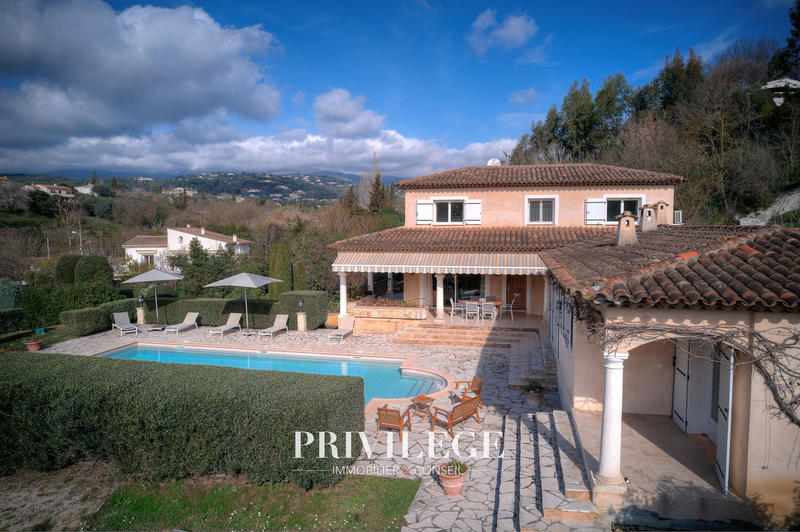 Villa - 240 m² - 8 pièces
