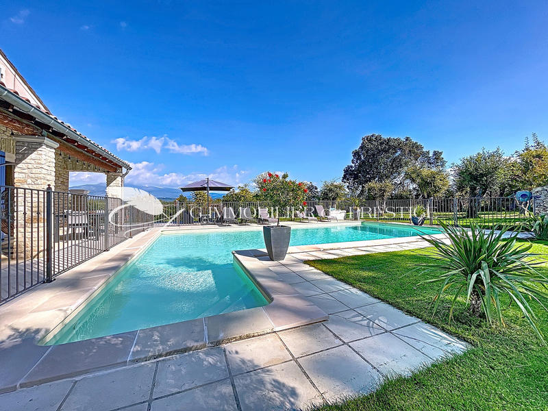 Villa - 146 m² - 6 pièces