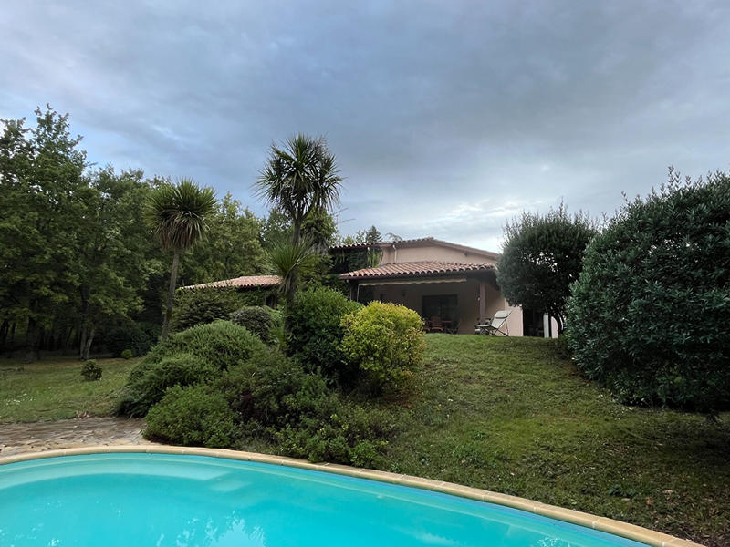 Maison - 180 m² - 6 pièces