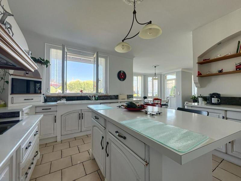 Maison - 390 m² - 10 pièces