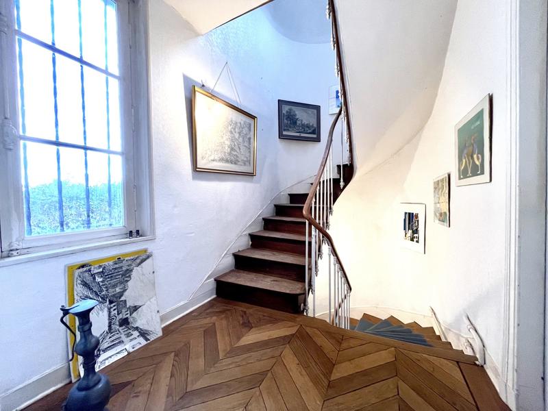 Maison - 274 m² - 12 pièces