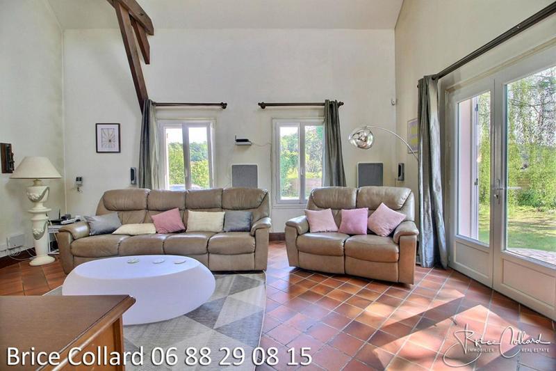 Maison - 220 m² - 8 pièces