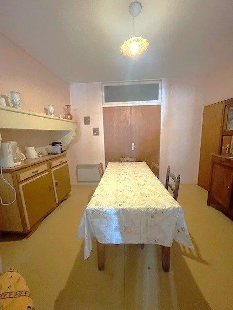 Maison - 185 m² - 10 pièces