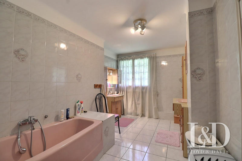 Maison - 425 m² - 14 pièces