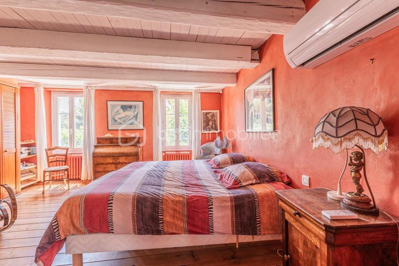 Maison - 218 m² - 7 pièces