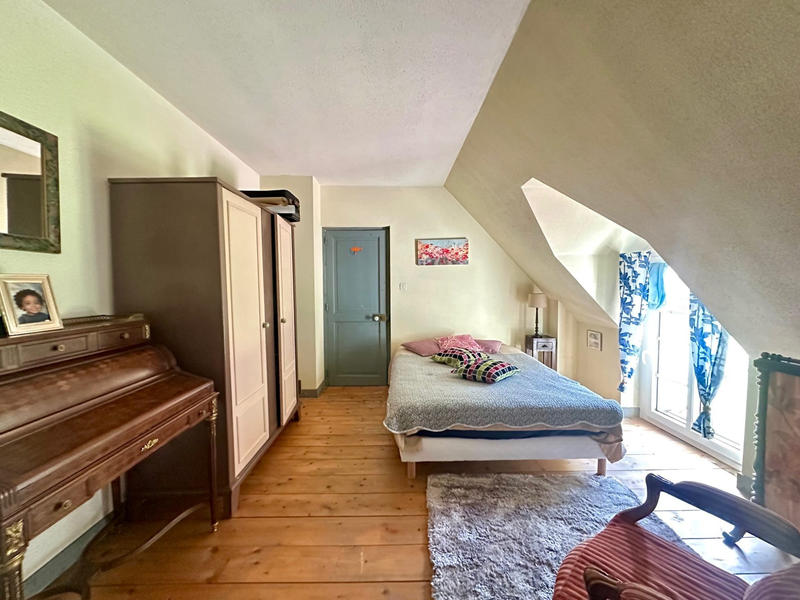 Maison - 180 m² - 9 pièces