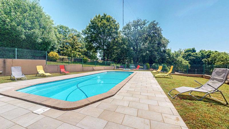 Demeure - 677 m² - 26 pièces