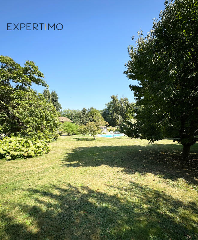 Propriété - 391 m² - 9 pièces