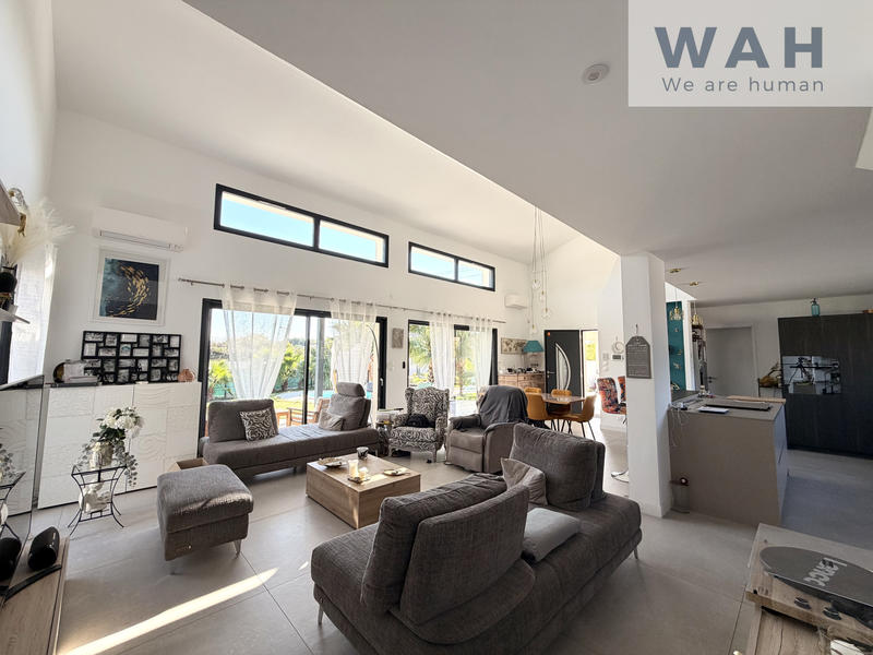 Maison - 218 m² - 5 pièces