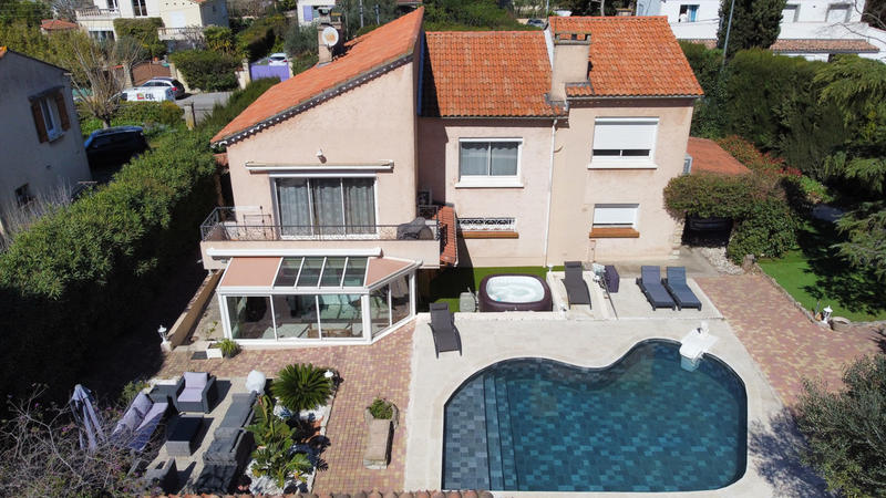 Villa - 250 m² - 7 pièces