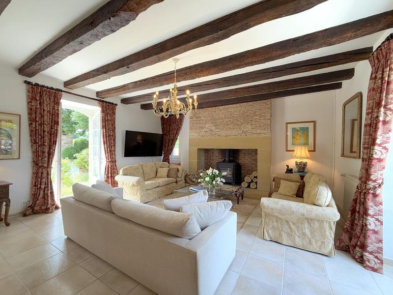 Maison - 243 m² - 6 pièces