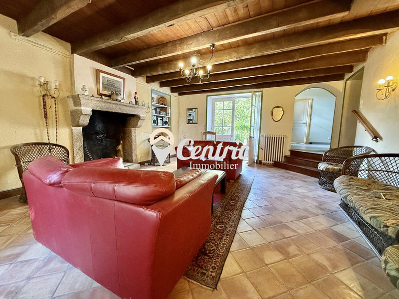 Maison - 275 m² - 13 pièces