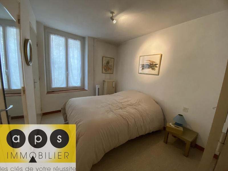 Maison - 325 m² - 16 pièces