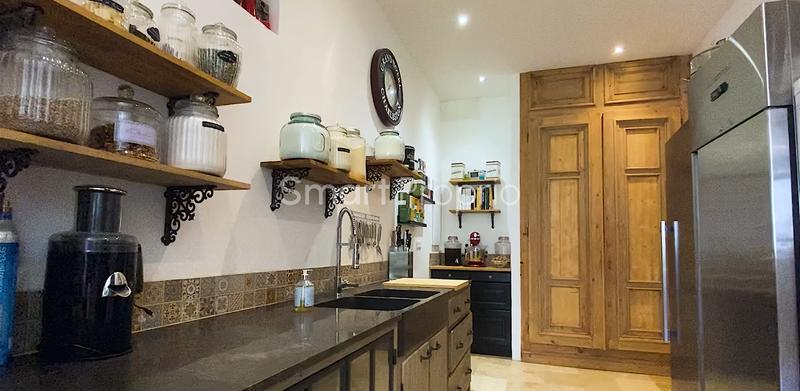 Propriété - 350 m² - 9 pièces