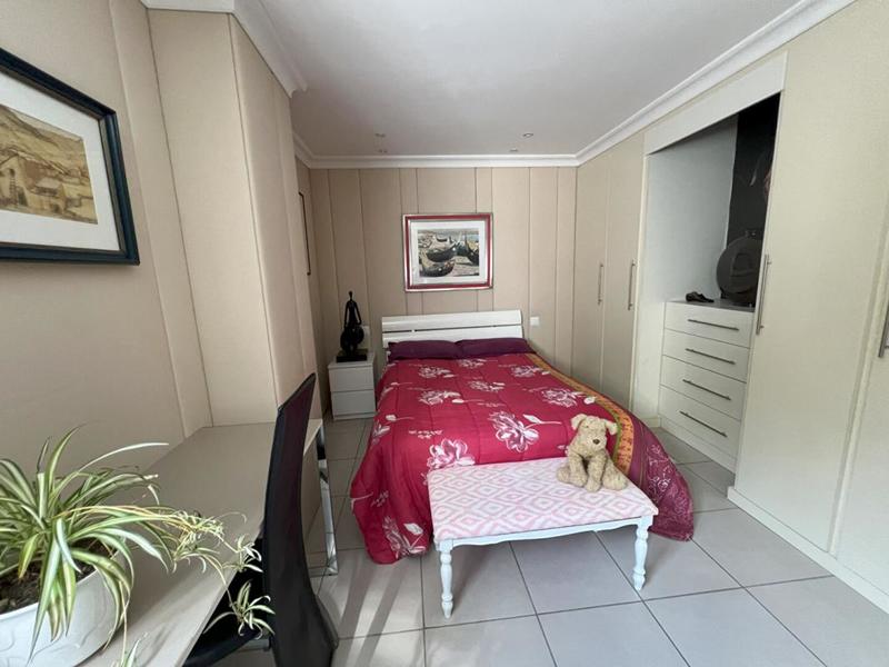 Maison - 270 m² - 12 pièces