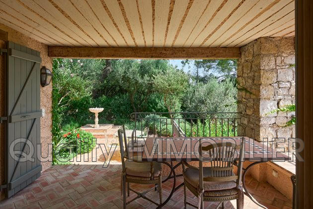 Maison - 236 m² - 6 pièces