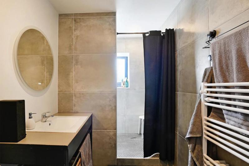 Maison - 250 m² - 7 pièces